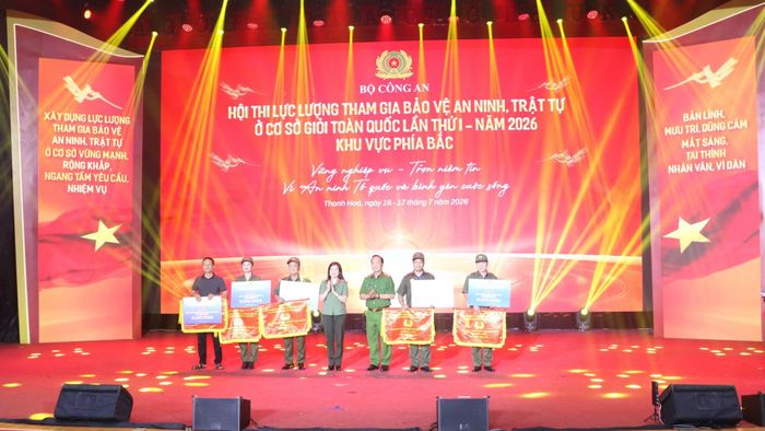 Có 5 đội thi được Ban tổ chức trao các giải phụ.
