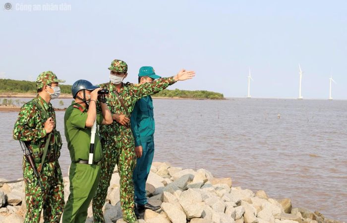 Lực lượng Công an phối hợp với Biên phòng tỉnh triển khai công tác phòng chống thiên tai và tìm kiếm cứu nạn, cứu hộ trên các tuyến biển.