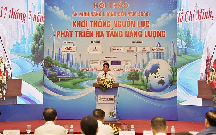 TS. Trần Văn Tùng, Chủ tịch Hội Thông tin khoa học và công nghệ Việt Nam phát biểu tại Hội thảo.