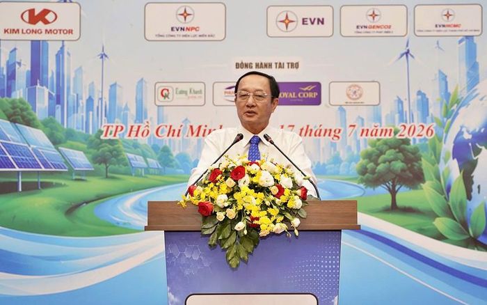 PGS TS. Huỳnh Thành Đạt, Phó Trưởng ban Tuyên giáo và Dân vận Trung ương phát biểu tại hội thảo.