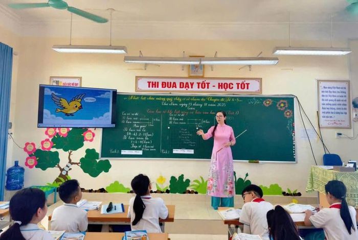 Hình thức thực hiện miễn phí sách giáo khoa được quy định tại điều 8 của Nghị định số 271/2026/NĐ-CP ngày 3.7.2026. Danh mục sách giáo khoa được dùng miễn phí, quy trình mượn - trả sách cũng được quy định tại nghị định nêu trên. Ảnh: Minh họa