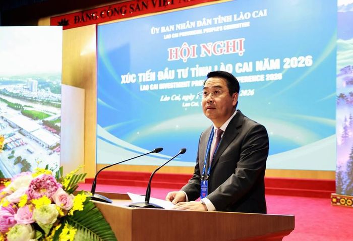 Chủ tịch UBND tỉnh Lào Cai Nguyễn Tuấn Anh phát biểu tại hội nghị. Ảnh: Nguyễn Trang