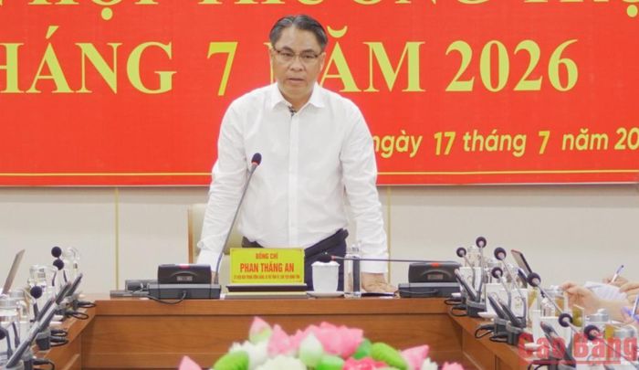 Đồng chí Phan Thăng An, Ủy viên Trung ương Đảng, Bí thư Tỉnh ủy, Chủ tịch HĐND tỉnh kết luận phiên họp.