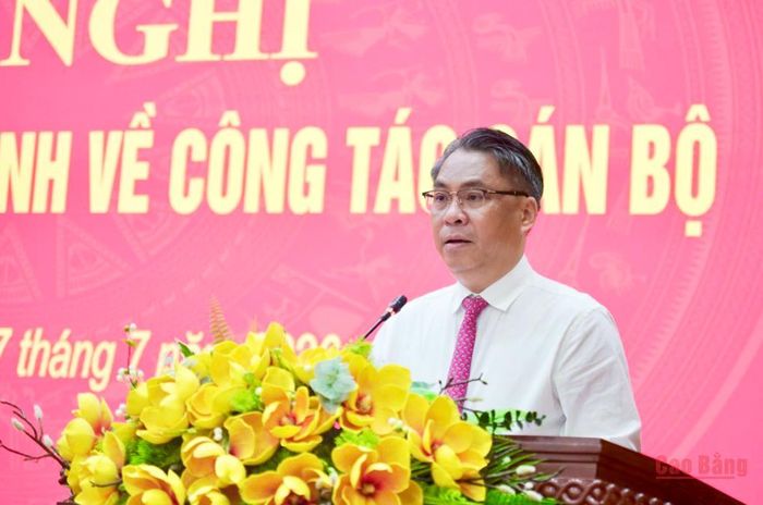 Bí thư Tỉnh ủy, Chủ tịch HĐND tỉnh Phan Thăng An phát biểu giao nhiệm vụ.