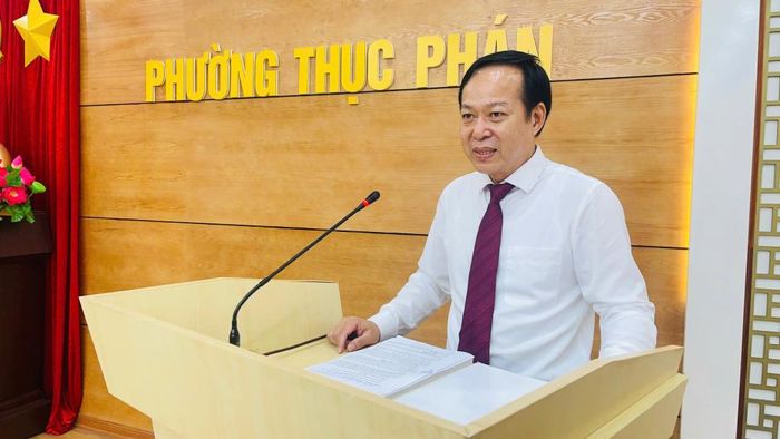 Bí thư Đảng ủy phường Thục Phán Vũ Đình Quang phát biểu nhận nhiệm vụ.