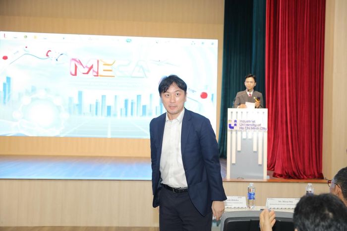 Ông Tsuyoshi Hidaka - Giám đốc Bộ phận Quản trị Kinh doanh, Công ty TNHH Mitsubishi Electric Việt Nam - chia sẻ tại cuộc thi