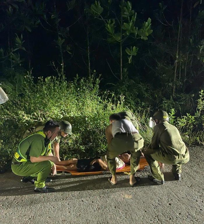 Anh N. được đưa đến cơ sở y tế điều trị. Ảnh: CA tỉnh Phú Thọ.