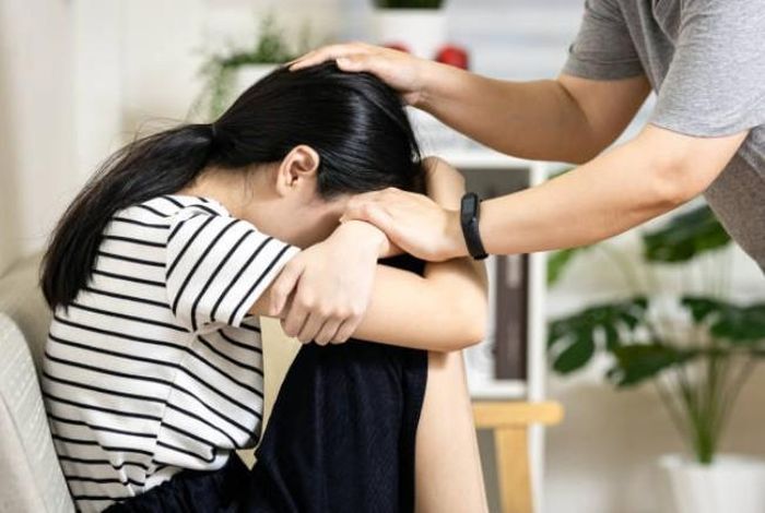 Thuốc giúp điều hòa nội tiết, ổn định chu kỳ kinh nguyệt, đồng thời giảm tiết bã nhờn. Ảnh minh họa