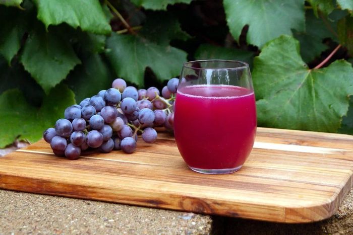 Nho là loại trái cây giàu polyphenol và resveratrol - hai hợp chất chống oxy hóa