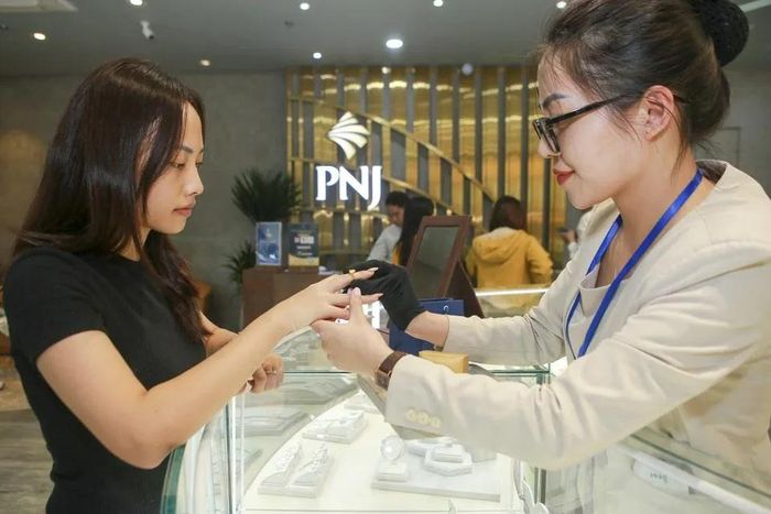 Sau vụ việc tại công ty con P-Lab, PNJ dự kiến thuê các tổ chức quốc tế kiểm định chất lượng kim cương và trang sức. Ảnh: PNJ.
