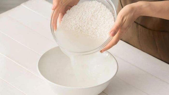Nước vo gạo cũng có thể được dùng để ngâm rau củ trước khi chế biến