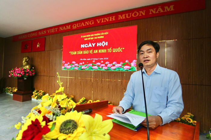 Đồng chí Trần Quang Sang, Chủ tịch UBND phường Cầu Kiệu phát biểu chỉ đạo tại Ngày hội