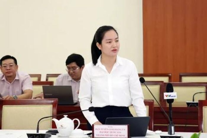Phó Trưởng Ban Tuyên giáo Đảng ủy Đại học Quốc gia TPHCM Phùng Thị Diệu Hương phát biểu