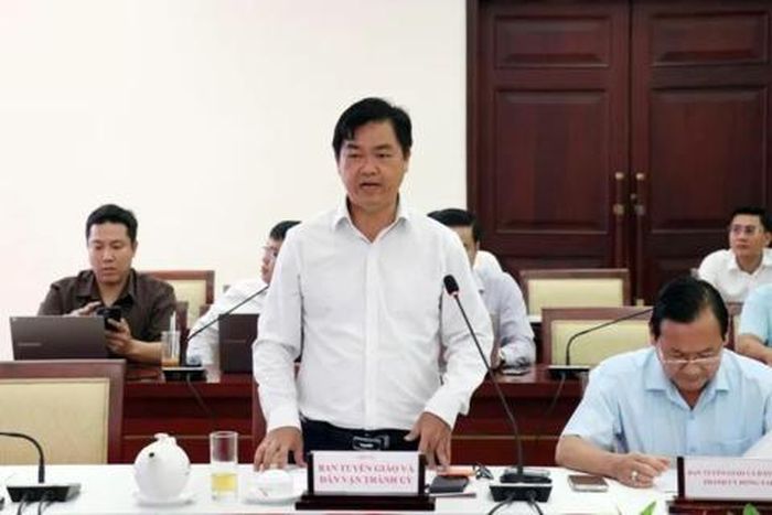 Phó Trưởng ban Thường trực Ban Tuyên giáo và Dân vận Thành ủy TPHCM Lê Văn Minh phát biểu