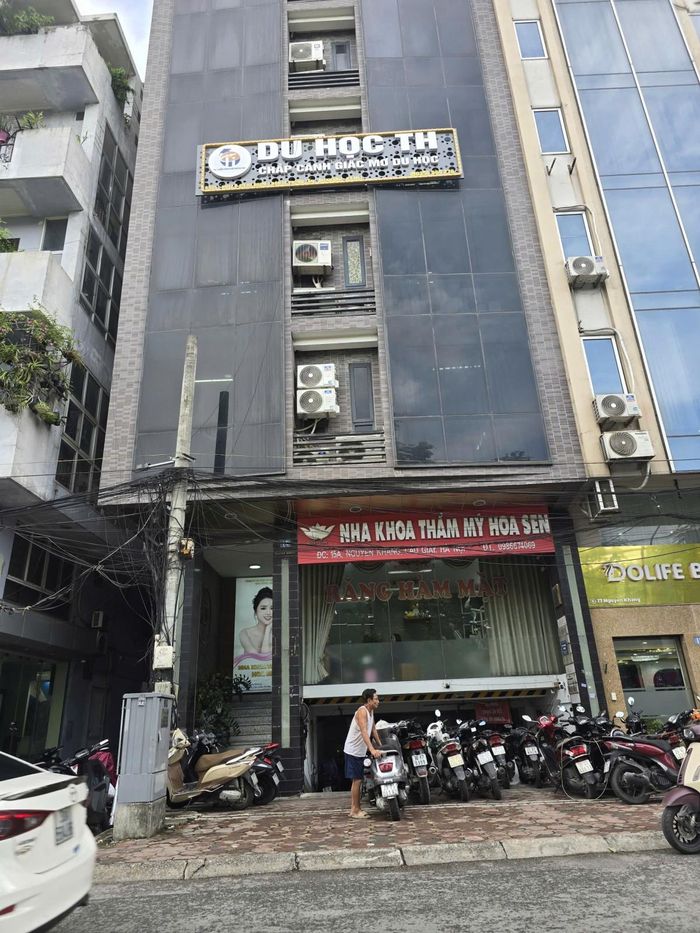 Địa chỉ 15B Nguyễn Khang không có biển hiệu hoặc dấu hiệu nhận diện mang tên Công ty Cổ phần Mỹ phẩm Quốc tế OME.