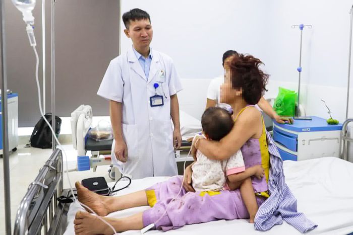 Bà Th. hiện đang được điều trị tại Khoa Ngoại của Bệnh viện Đa khoa Thường Tín. (Ảnh: Đ.H.)