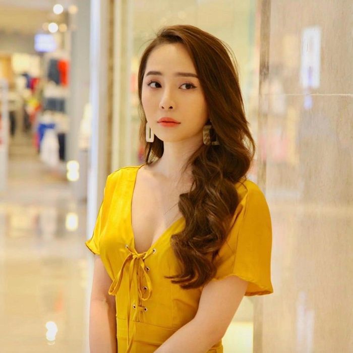Đầu năm 2019, Quỳnh Nga trở lại màn ảnh nhỏ với vai “tiểu tam” Nhã trong bộ phim “Về nhà đi con”. Từ thành công của vai diễn này, cô trở thành “mỹ nhân màn ảnh” khi liên tục để lại ấn tượng đẹp trong lòng khán giả qua loạt phim “Sinh tử”, “Chồng cũ, vợ cũ, người yêu cũ”… 