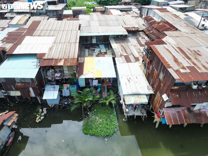 Dự án sẽ được triển khai theo hình thức thi công cuốn chiếu, phù hợp với tiến độ giải phóng mặt bằng. Gói thầu xây lắp đầu tiên dự kiến khởi công trong tháng 10/2026; hai gói thầu còn lại sẽ triển khai theo tiến độ bàn giao mặt bằng của địa phương.