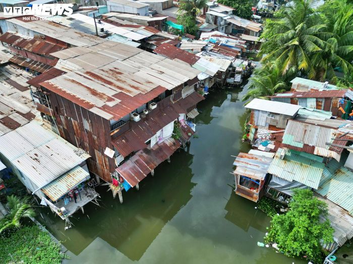 Rạch Văn Thánh dài khoảng 1,9 km, nối từ cầu Điện Biên Phủ đến ngã ba kênh Nhiêu Lộc - Thị Nghè, đi qua địa bàn phường Thạnh Mỹ Tây (TP.HCM). Trước đây, đây là tuyến tiêu thoát nước quan trọng của khu vực trung tâm.