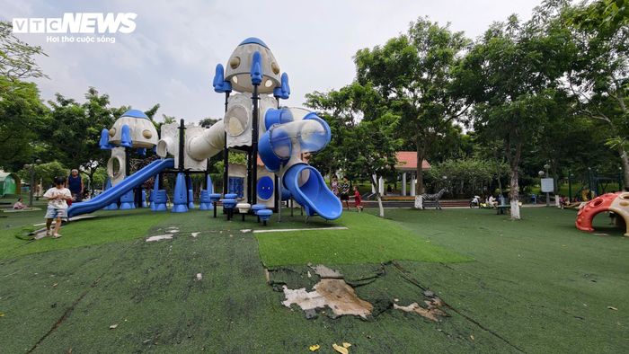 Khu vui chơi nằm trong Công viên Nguyễn Văn Cừ, phường Võ Cường, tỉnh Bắc Ninh xuống cấp nghiêm trọng.