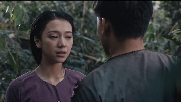 Phim theo chân nhân vật Tâm (Nguyễn Thùy Dương) - cô gái chơi đàn bầu dấn thân vào con đường cách mạng và nhận nhiệm vụ cải trang thành y tá Mây để chăm sóc, hỗ trợ các tù nhân.
