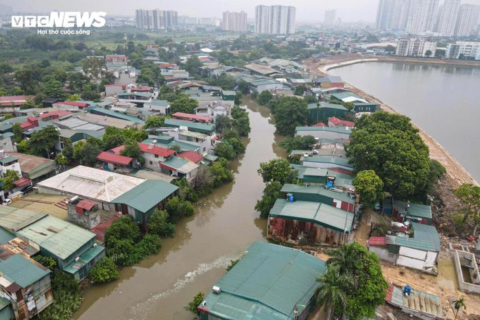 Trước thực trạng trên, HĐND TP Hà Nội thông qua chủ trương đầu tư dự án cải tạo sông Nhuệ với tổng mức đầu tư dự kiến khoảng 75.000 tỷ đồng. Dự án triển khai trên toàn tuyến qua địa phận Hà Nội, từ cống Liên Mạc đến xã Ứng Hòa, đi qua 19 xã, phường.