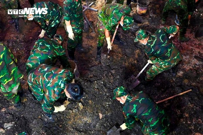 Công tác tìm kiếm, quy tập hài cốt liệt sĩ tại Công viên Lê Thị Riêng.