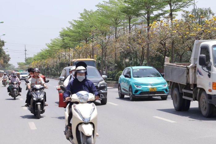 Nắng nóng diện rộng được ghi nhận ở Hà Nội. Ảnh: Bảo Châu