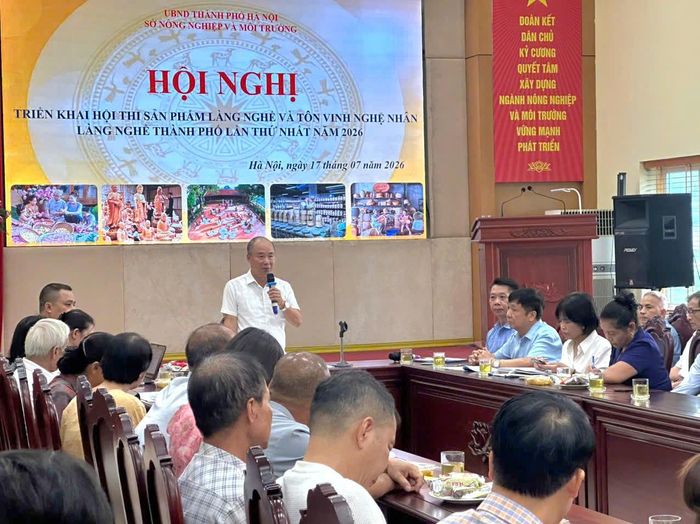 Phó Giám đốc Sở Nông nghiệp và Môi trường Hà Nội Nguyễn Đình Hoa phát biểu tại hội nghị. Ảnh: NM