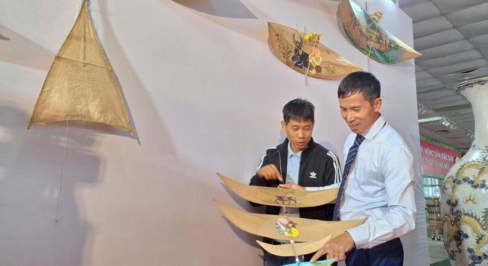 Sản phẩm diều sáo của làng Bá Dương Nội, xã Ô Diên tại hội thi năm 2025. Ảnh: NM