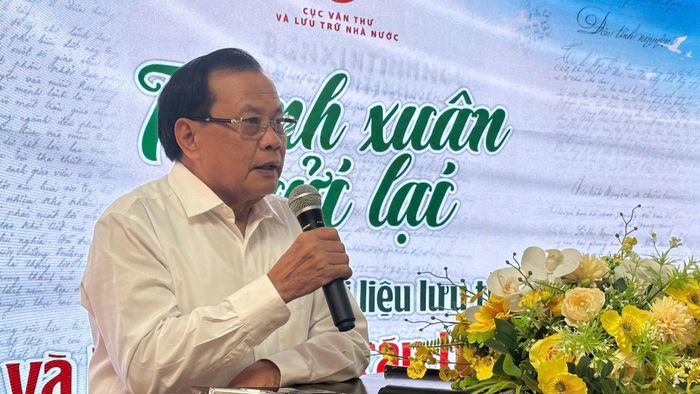 Nguyên Ủy viên Bộ Chính trị, nguyên Bí thư Thành ủy Hà Nội, nguyên Trưởng đoàn đại biểu Quốc hội TP Hà Nội Phạm Quang Nghị phát biểu tại trưng bày. Ảnh: Nguyễn Thủy
