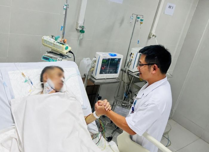 Bệnh nhân T.T.T. (70 tuổi ở Phú Thọ) vượt qua cửa tử sau 4 ngày điều trị. Ảnh: BVCC