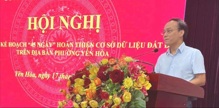 Phó Chủ tịch UBND phường Yên Hòa Vũ Quang Dương phát biểu tại hội nghị. Ảnh: PV