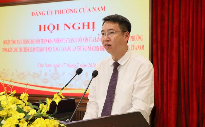 Bí thư Đảng ủy, Chủ tịch HĐND phường Cửa Nam Nguyễn Hoàng Trường phát biểu tại hội nghị. Ảnh: PV
