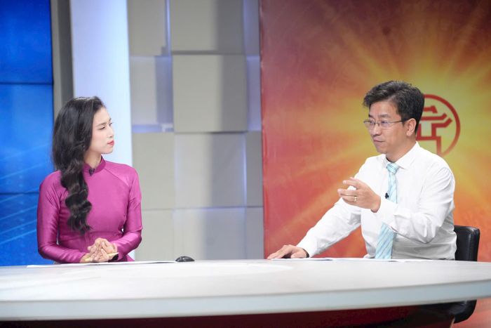 PGS.TS Trương Ngọc Kiểm, Giám đốc Công viên Công nghệ cao và Đổi mới sáng tạo, Đại học Quốc gia Hà Nội trao đổi tại Chương trình. Ảnh: Phạm Hùng
