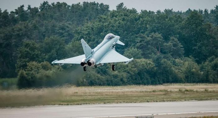 Chuyến bay thử nghiệm đầu tiên của máy bay Eurofighter Typhoon Tranche 4. (Ảnh: AD)