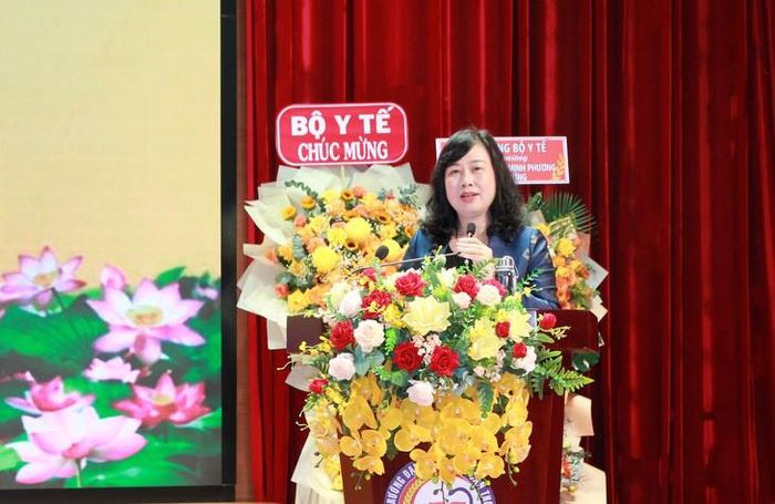 Bộ trưởng Bộ Y tế Đào Hồng Lan phát biểu chúc mừng và giao nhiều nhiệm vụ cho tân Hiệu trưởng Trường Đại học Y Dược Cần Thơ.
