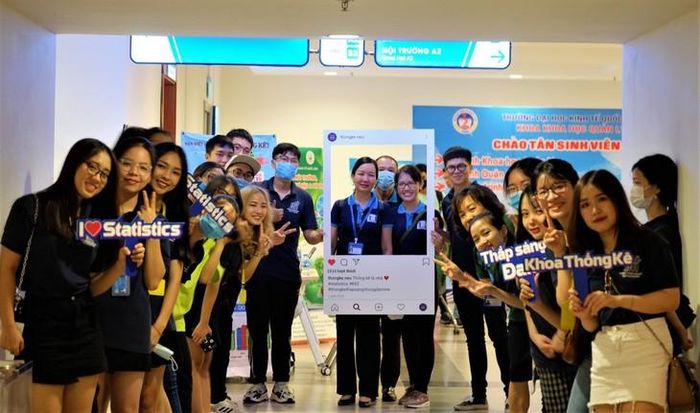 Hỗ trợ học bổng hàng tháng cao nhất cho sinh viên các ngành khoa học cơ bản, kỹ thuật then chốt. (Ảnh minh họa)