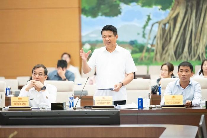 Viện trưởng VKSND tối cao Nguyễn Huy Tiến giải trình, làm rõ một số nội dung các thành viên UBTVQH quan tâm.