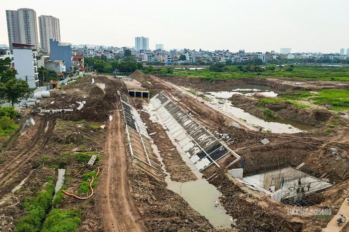 Vật liệu được tập kết phục vụ thi công hệ thống thoát nước.