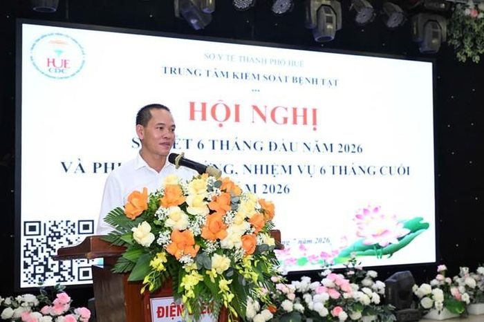 BSCKII Thái Văn Tuấn, Giám đốc CDC TP Huế phát biểu tại hội nghị.