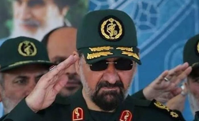 Đáp trả, ông Mohsen Rezaei, cố vấn của lãnh đạo tối cao Iran, tuyên bố nếu Mỹ tiếp tục không kích trong những ngày tới, Tehran sẽ chuyển sang giai đoạn triển khai các chiến dịch tấn công toàn diện.