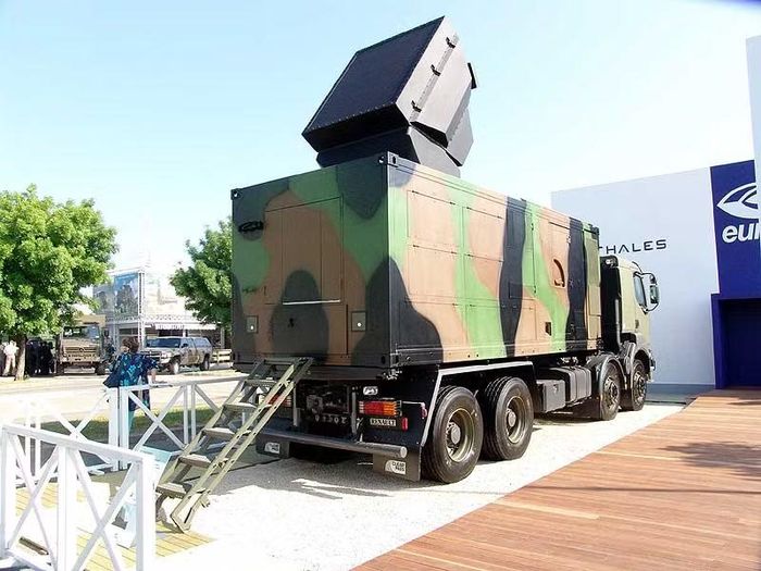 Đến cuối năm 2026, Ukraine dự kiến triển khai 1 trạm radar GF300 như là thành phần đầu tiên của hệ thống SAMP/T NG. Ngoài ra 5 trạm radar GM400 dự kiến sẽ được bàn giao vào cuối năm 2027.