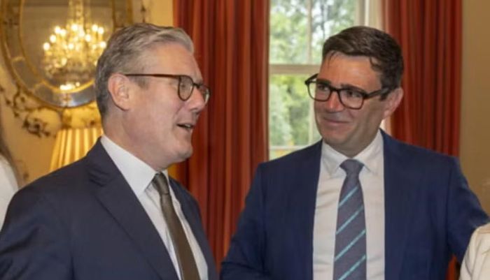 Tuy nhiên, trước khi ông Burnham kịp nhậm chức nghị sĩ, ông Keir Starmer ngày 22/6 tuyên bố từ chức trong bối cảnh chịu sức ép ngày càng lớn từ nội bộ Công đảng.