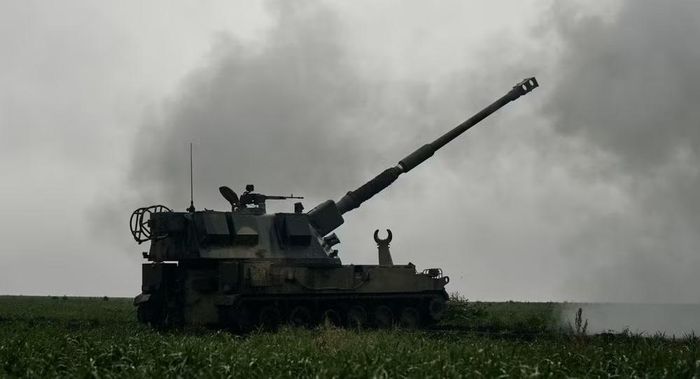 Từ tháng 2/2022 đến tháng 9/2025, Lục quân Mỹ đã chi 4,5 tỷ đô la cho việc sản xuất đạn pháo 155 mm. Cuộc kiểm tra ghi nhận rằng sự chậm trễ là do nhà thầu mua thiết bị chưa được thử nghiệm.