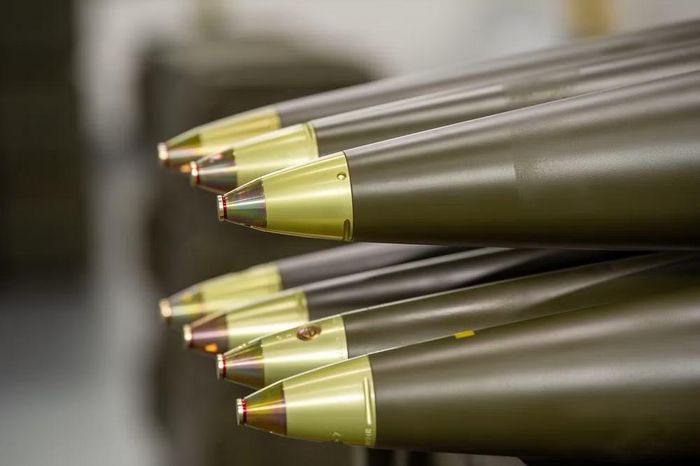 Cơ sở này, do General Dynamics Ordnance and Tactical Systems (GD-OTS) vận hành, đã được ký hợp đồng trị giá 469 triệu đô la để vận hành 3 dây chuyền sản xuất có khả năng chế tạo tới 30 nghìn viên đạn mỗi tháng.
