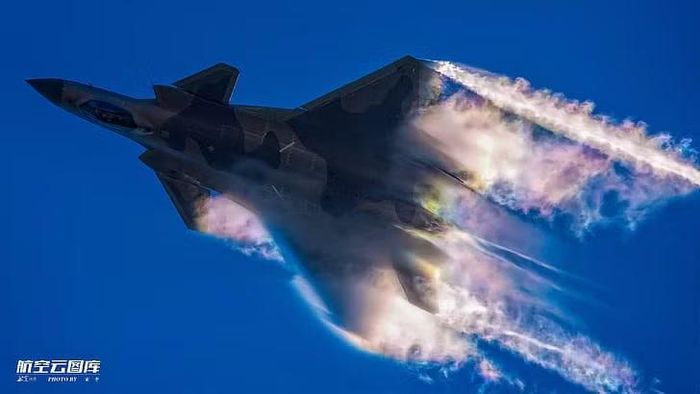 Nhà phân tích quân sự Andreas Rupprecht của trang The War Zone ước tính đến giữa năm 2026, Không quân Trung Quốc có thể đã nhận được khoảng 500 chiếc tiêm kích J-20.