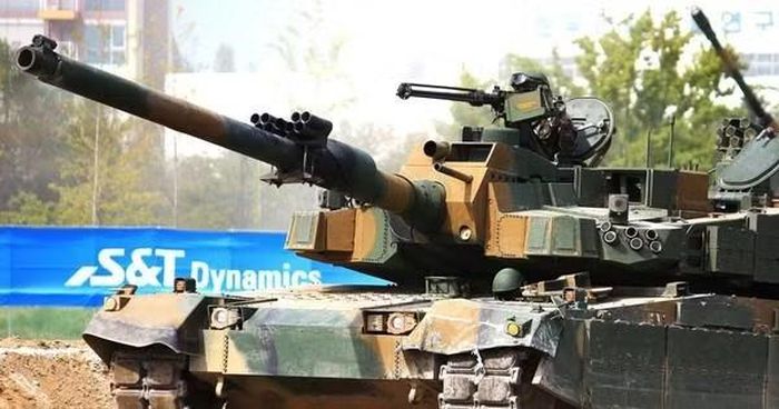 Quay lại quá khứ, vào tháng 12/2025, đã xuất hiện thông tin về một hợp đồng giữa chính quyền Peru và Tập đoàn Hyundai Rotem của Hàn Quốc trị giá 270 triệu USD để xây dựng một nhà máy sản xuất xe tăng K2 và thiết giáp chở quân K808 tại quốc gia Nam Mỹ này.