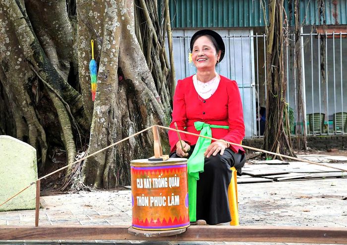 Âm thanh này không nhằm tạo ra giai điệu mà có chức năng giữ nhịp cho toàn bộ cuộc hát. 