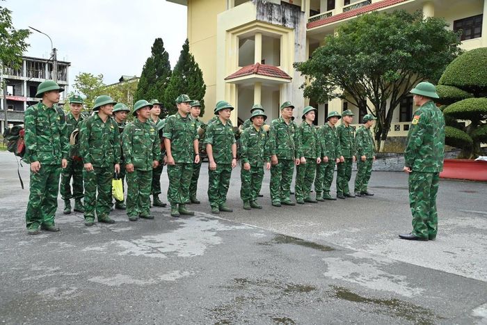 Ban Chỉ huy Bộ đội Biên phòng tỉnh Lai Châu tổ chức giao nhiệm vụ cho lực lượng tham gia tìm kiếm cứu nạn, hỗ trợ nhân dân khắc phục hậu quả mưa lũ.